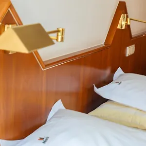 https://hotel-restaurant-moris.luxembourghotelsguide.com